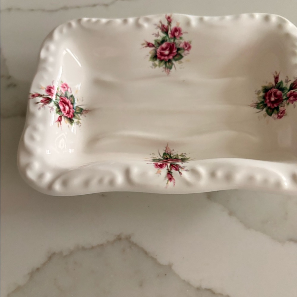 Athena White with Roses soap dish